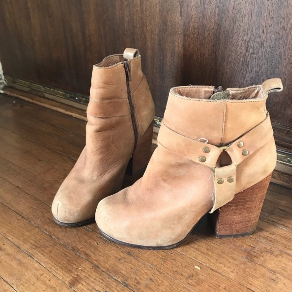 Moto Boots